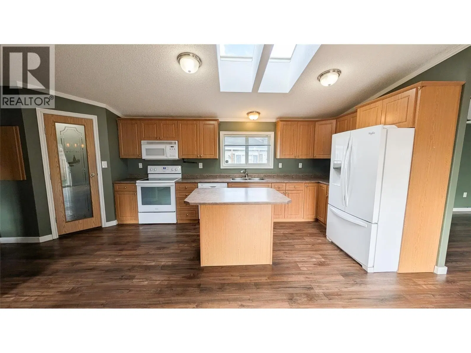 Photo 4 of 44 at 4811 CRESCENTWOOD Drive
