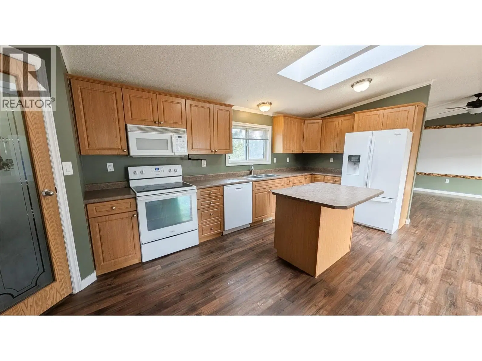 Photo 5 of 44 at 4811 CRESCENTWOOD Drive