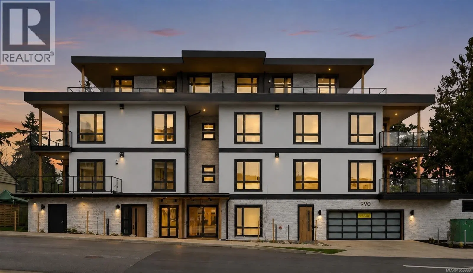 Photo 2 of 30 at #301 – 990 Doumac Avenue
