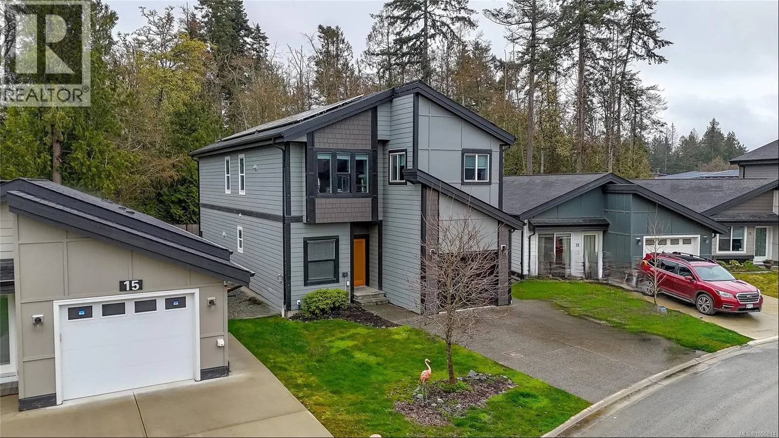 Photo 2 of 48 at 17 Saanich Ridge Drive