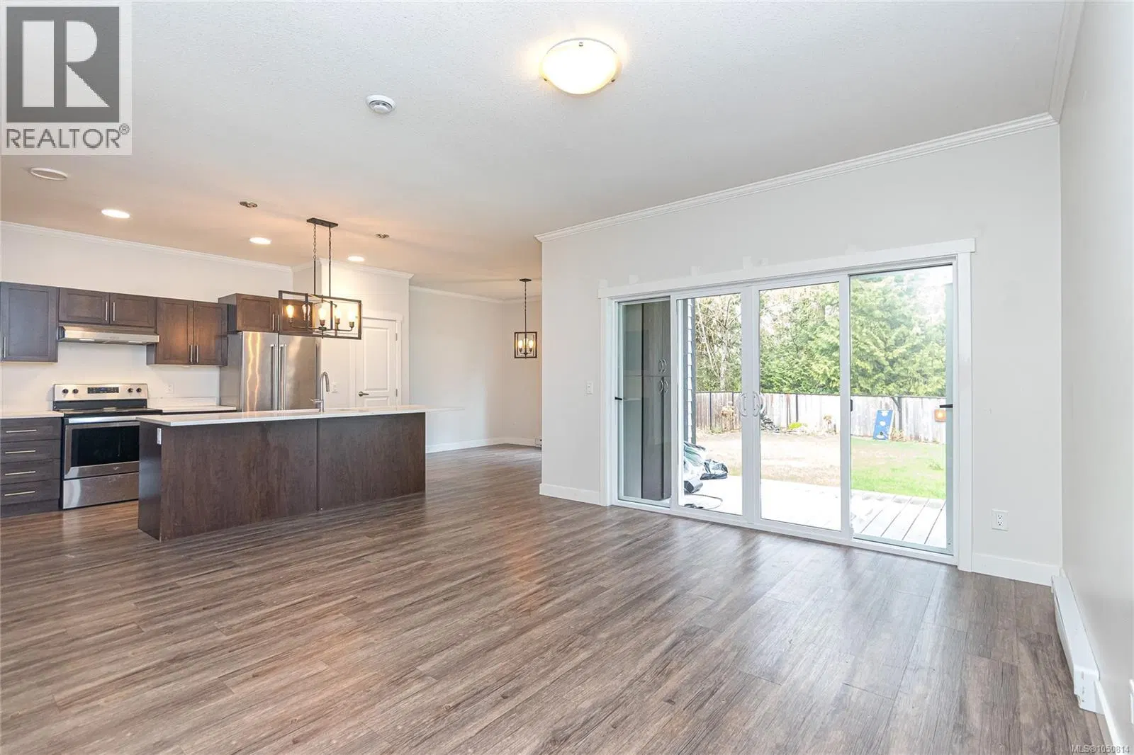 Photo 5 of 48 at 17 Saanich Ridge Drive