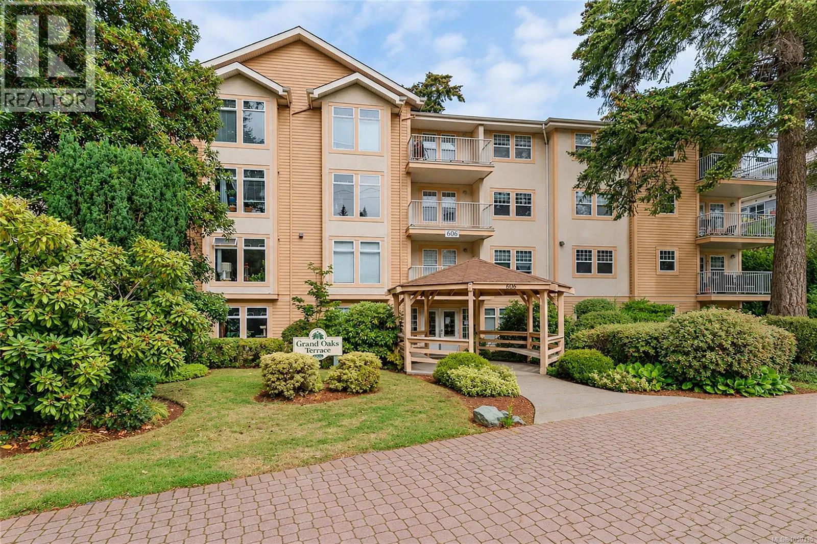 #105 – 606 Goldstream Avenue