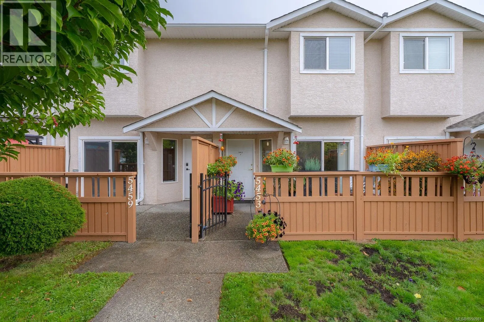 5453 Woodland Crescent