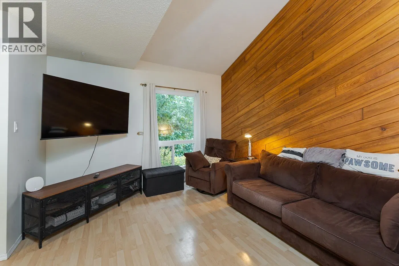 Photo 5 of 23 at 7843 ROCHESTER Crescent