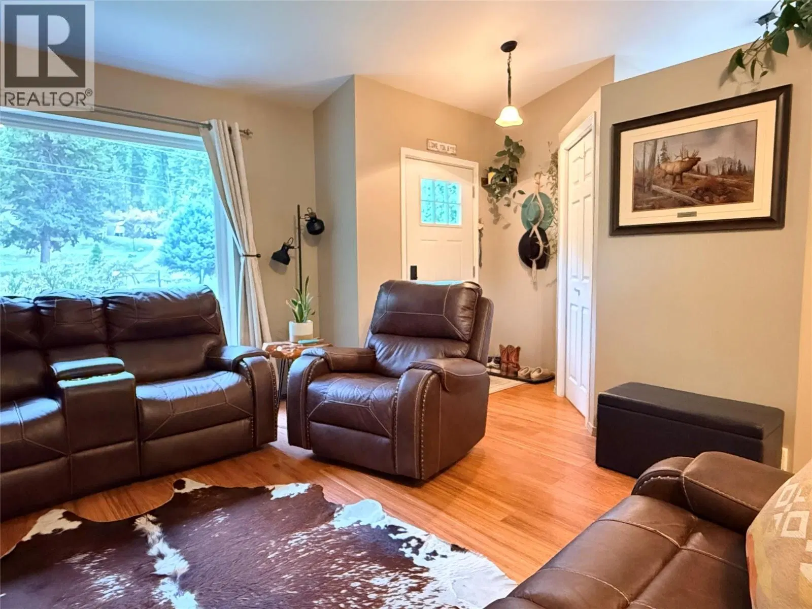 Photo 5 of 39 at 699 STRATHMORE Avenue