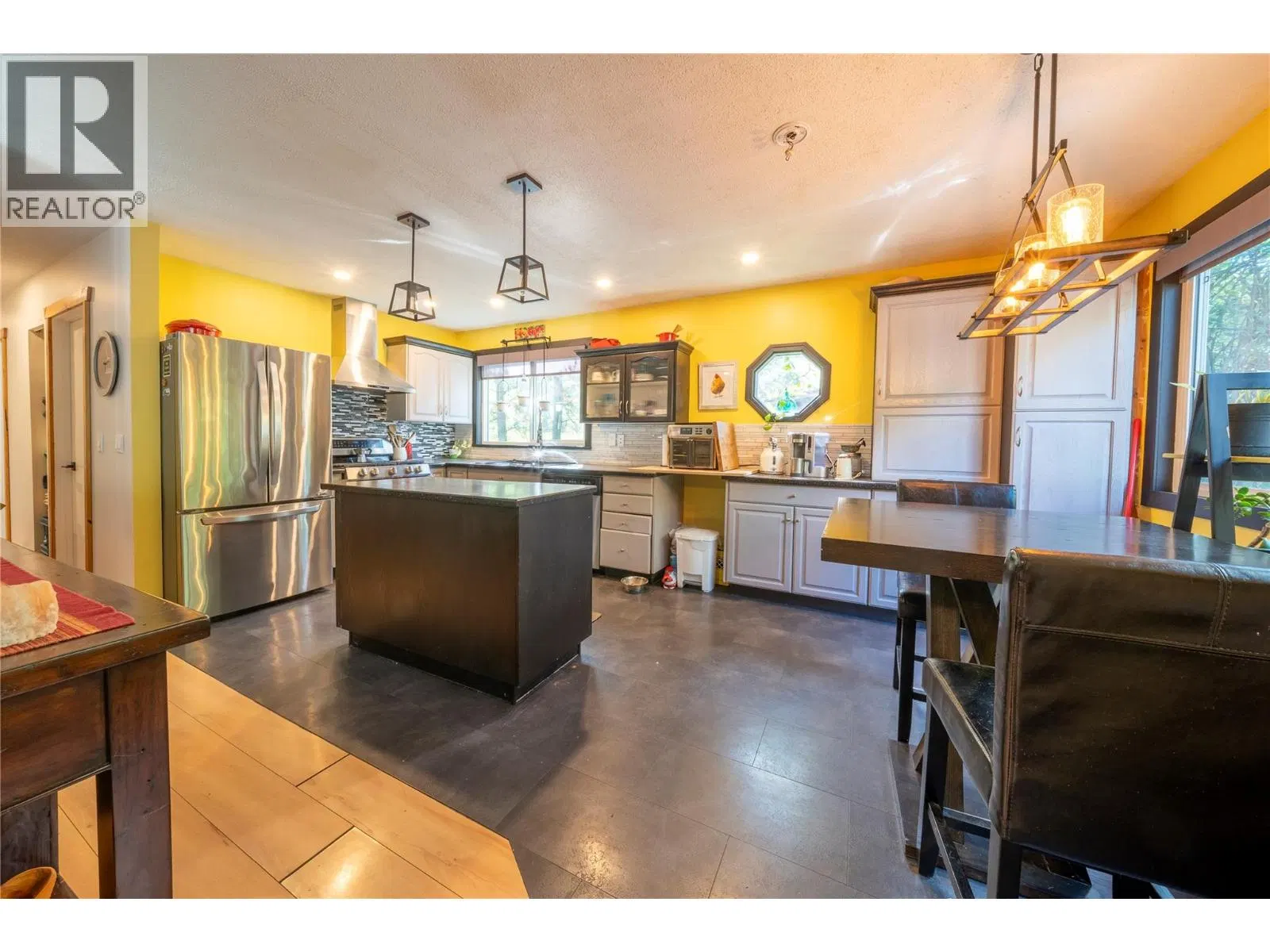 Photo 5 of 49 at 7117 CAHILTY Road