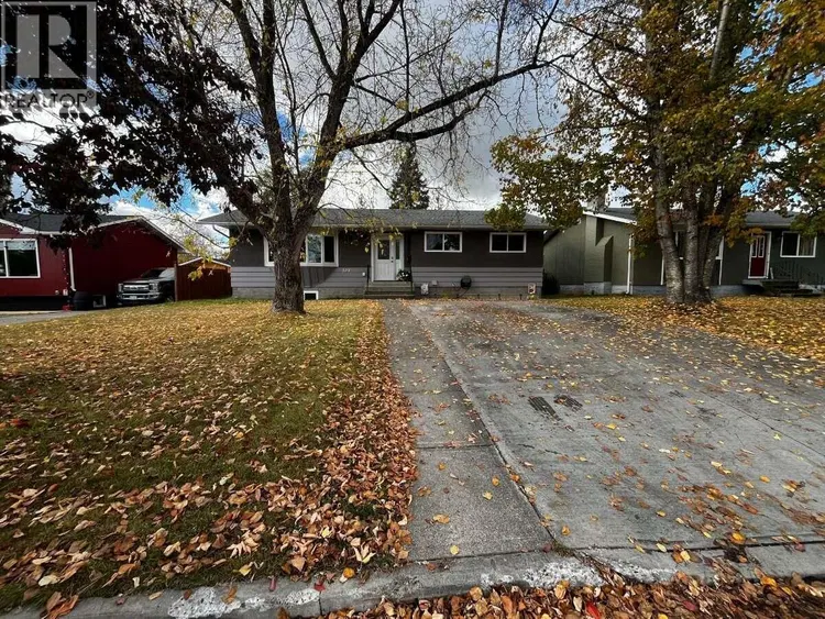 Photo 2 of 40 at 321 OGILVIE Street