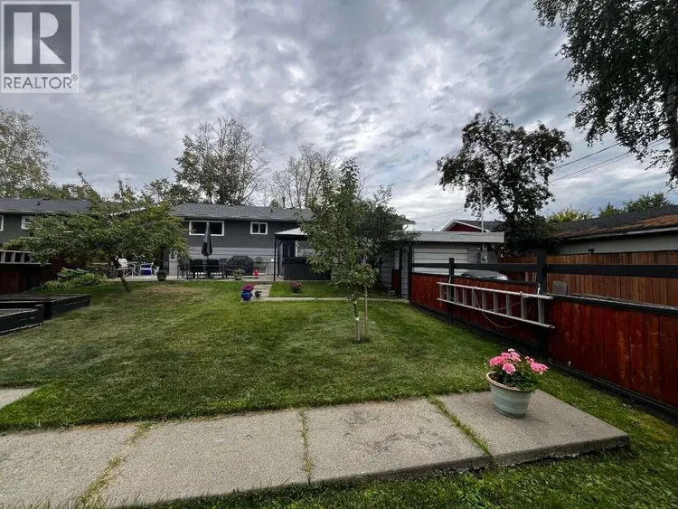 Photo 4 of 40 at 321 OGILVIE Street