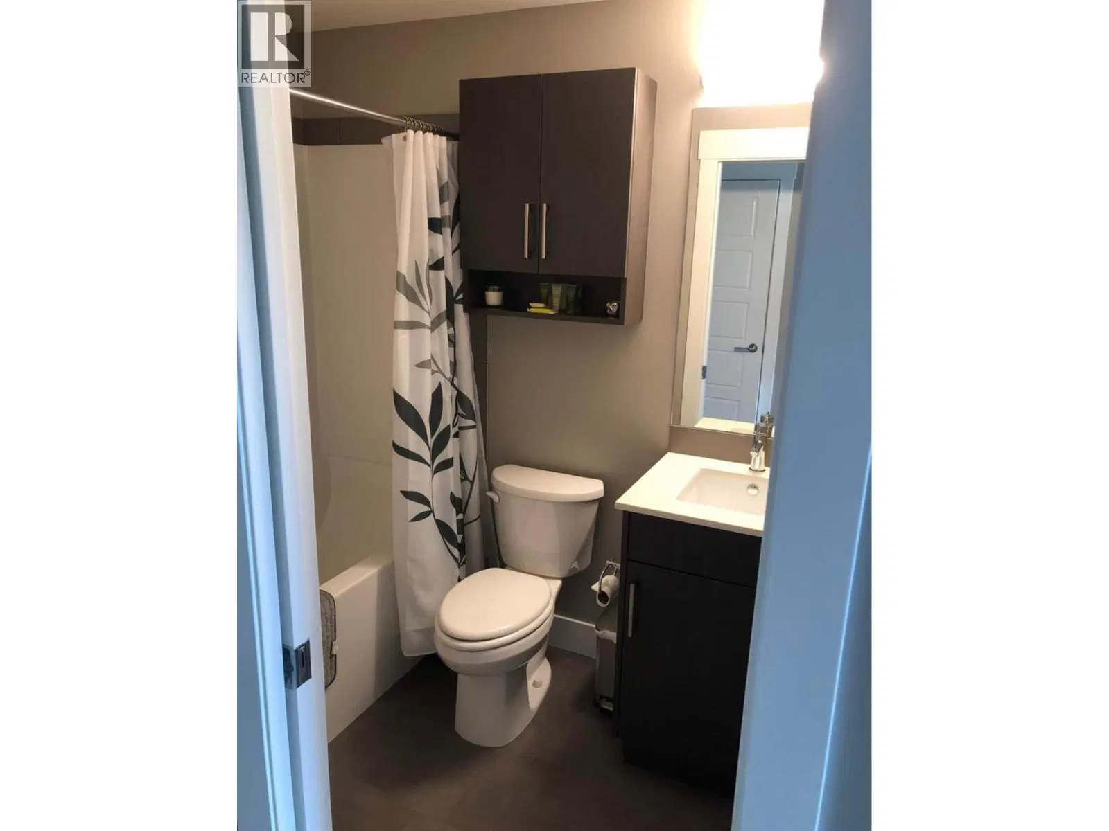 Photo 3 of 7 at #408 – 925 Leon Avenue