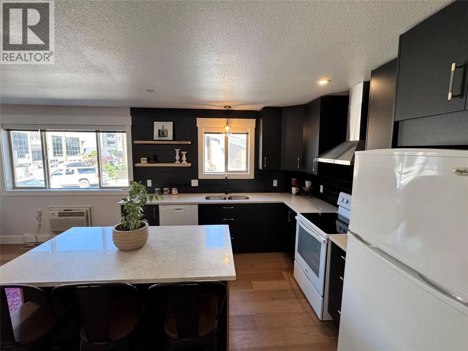 Photo 4 of 39 at #5 – 430 4TH Avenue