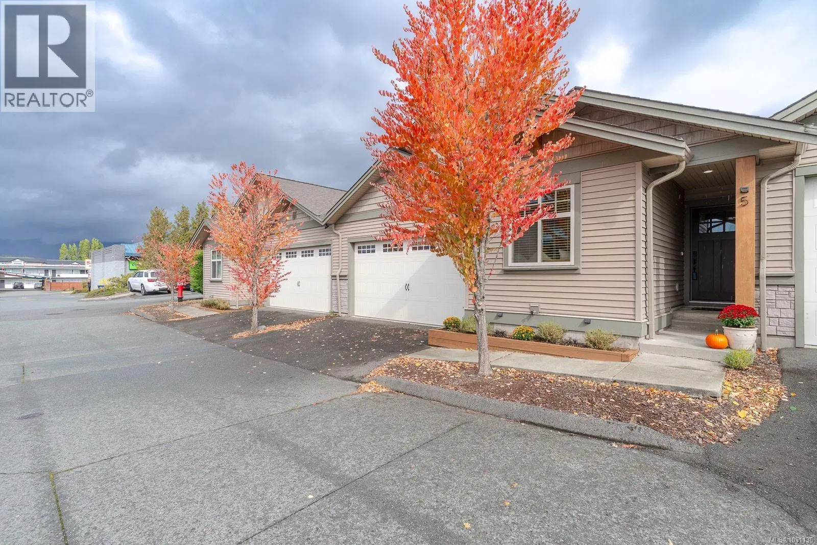 Photo 3 of 31 at #5 – 3774 12th Avenue