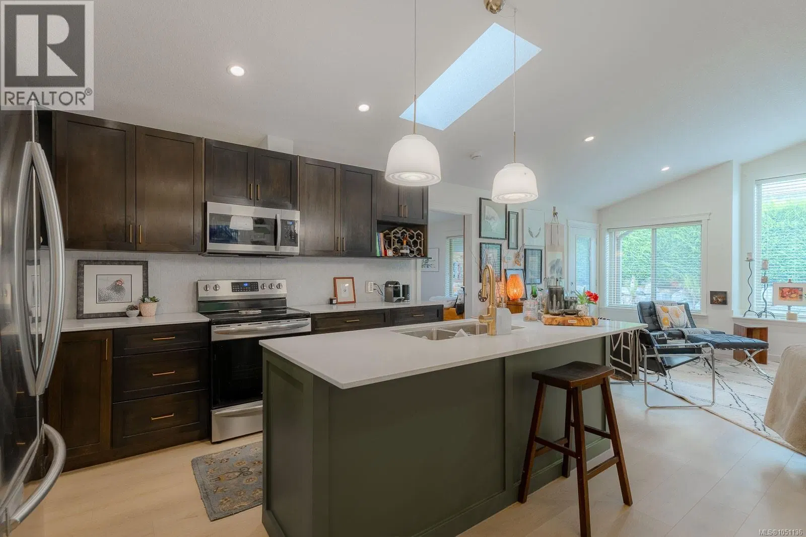 Photo 4 of 31 at #5 – 3774 12th Avenue