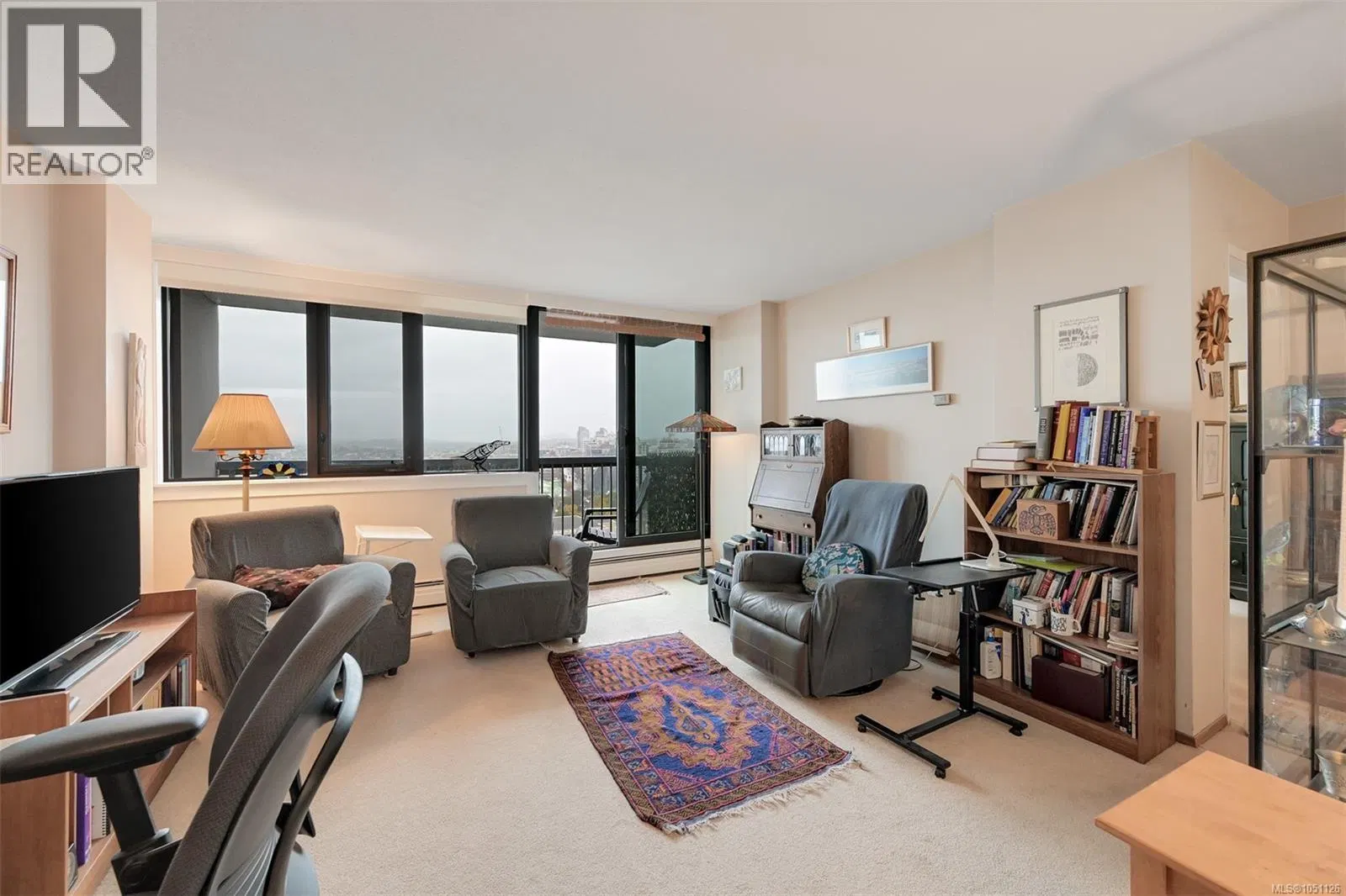 Photo 5 of 31 at #1803 – 647 Michigan Street