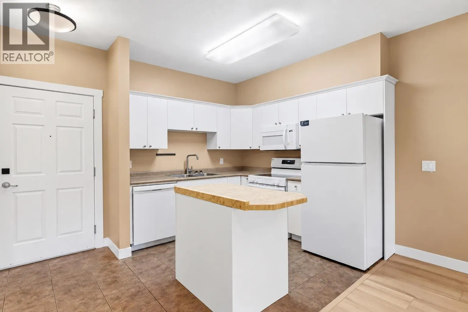 Photo 2 of 19 at #302 – 1125 Bernard Avenue
