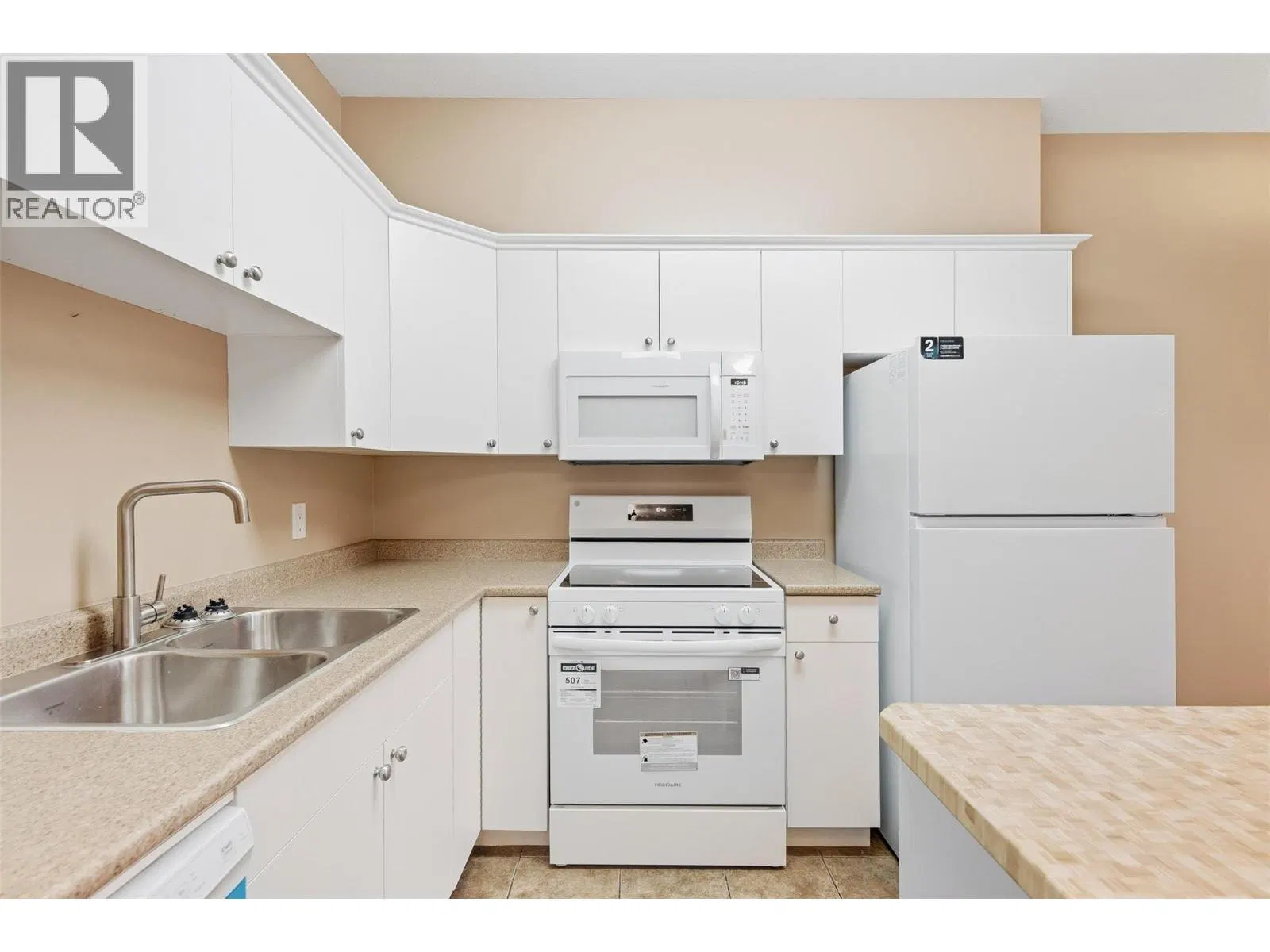 Photo 3 of 19 at #302 – 1125 Bernard Avenue