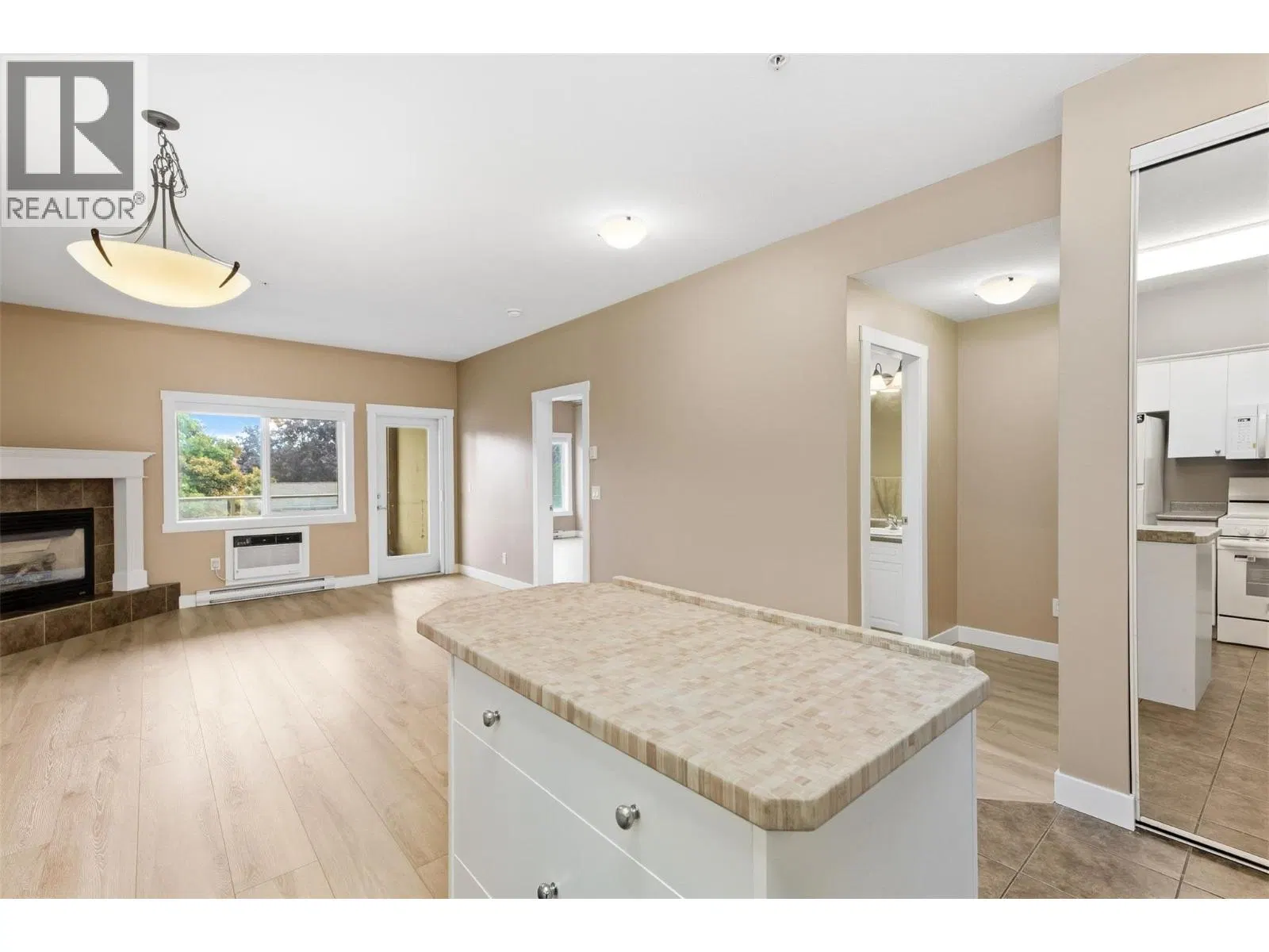 Photo 5 of 19 at #302 – 1125 Bernard Avenue