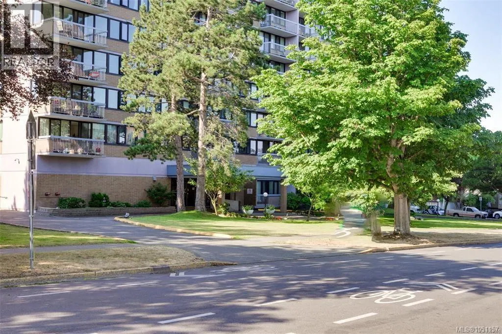 Photo 3 of 37 at #2004 – 647 Michigan Street