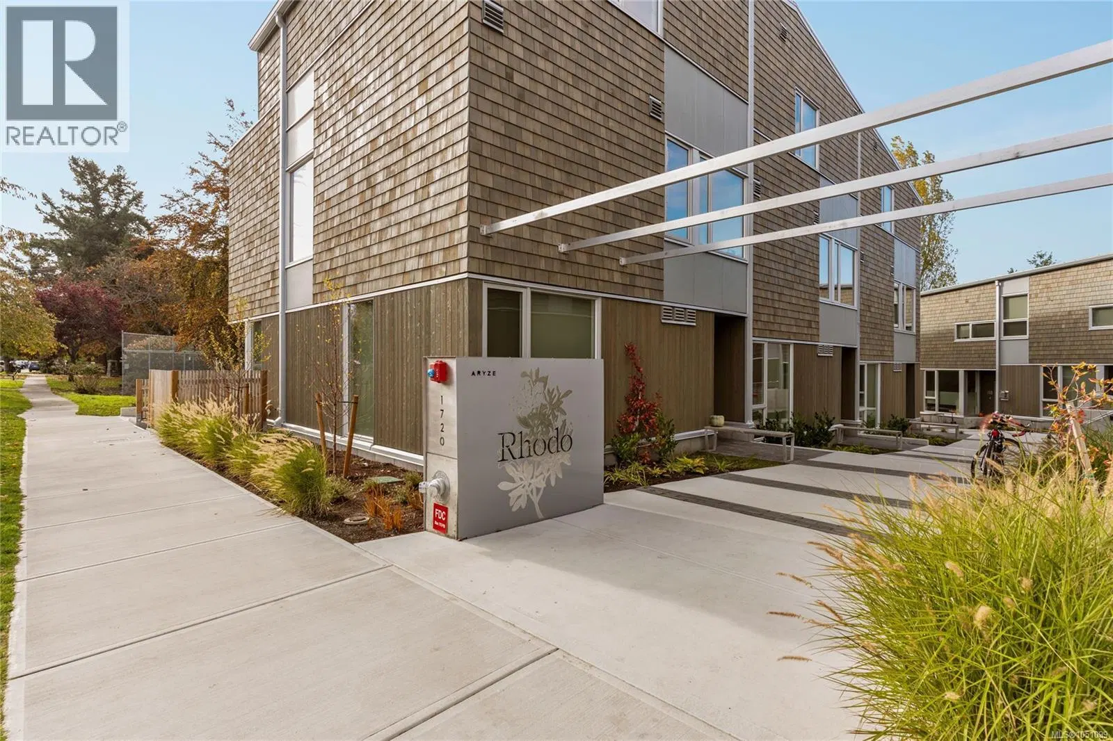 Photo 3 of 33 at #105 – 1720 Fairfield Road