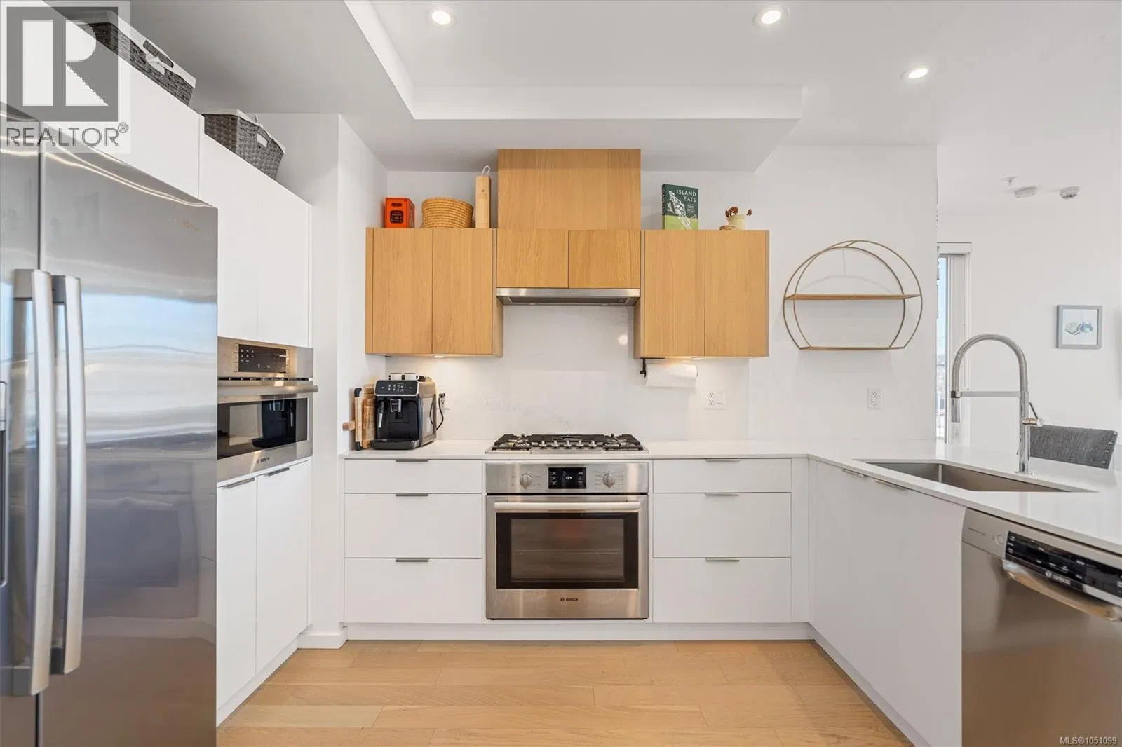 Photo 5 of 33 at #105 – 1720 Fairfield Road