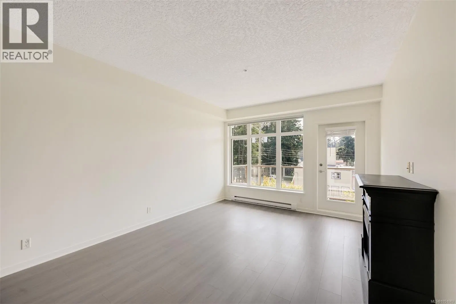 Photo 5 of 39 at #305 – 2220 Sooke Road