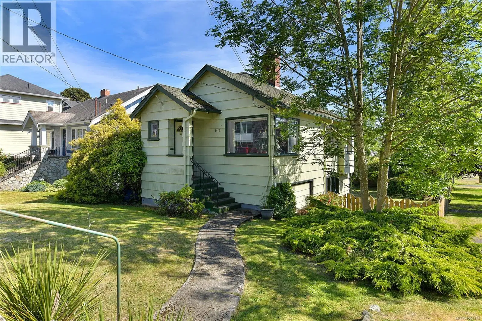1113 Esquimalt Road