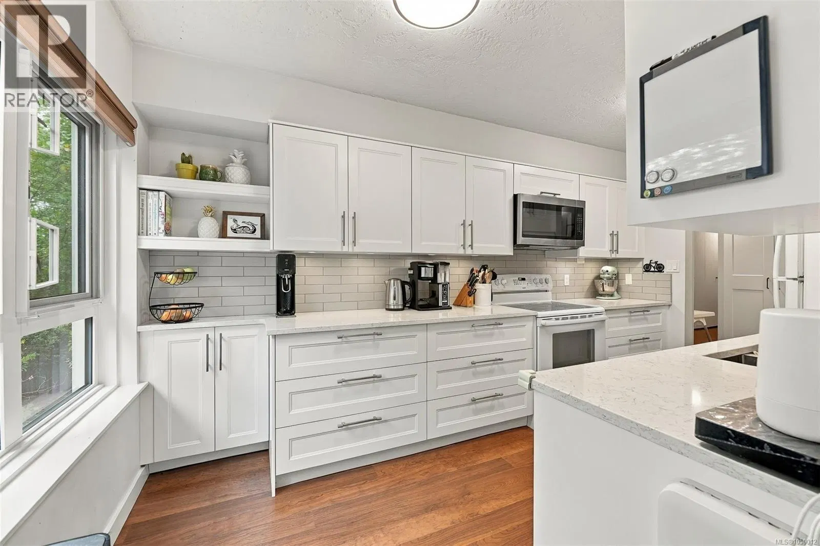 Photo 2 of 28 at #303 – 1500 Elford Street