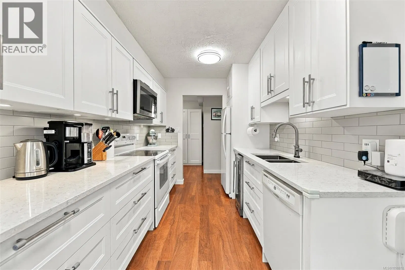 Photo 4 of 28 at #303 – 1500 Elford Street