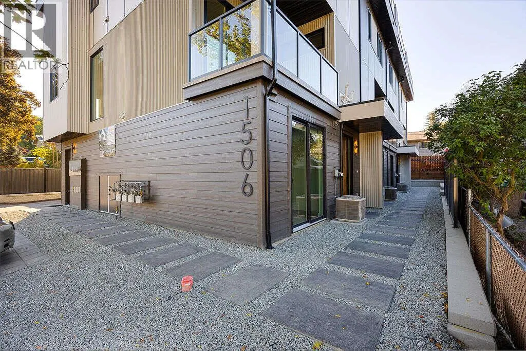 Photo 3 of 40 at #1 – 1506 39A Avenue