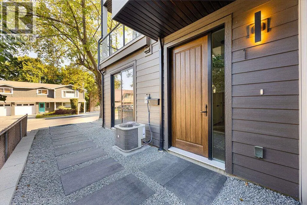Photo 4 of 40 at #1 – 1506 39A Avenue