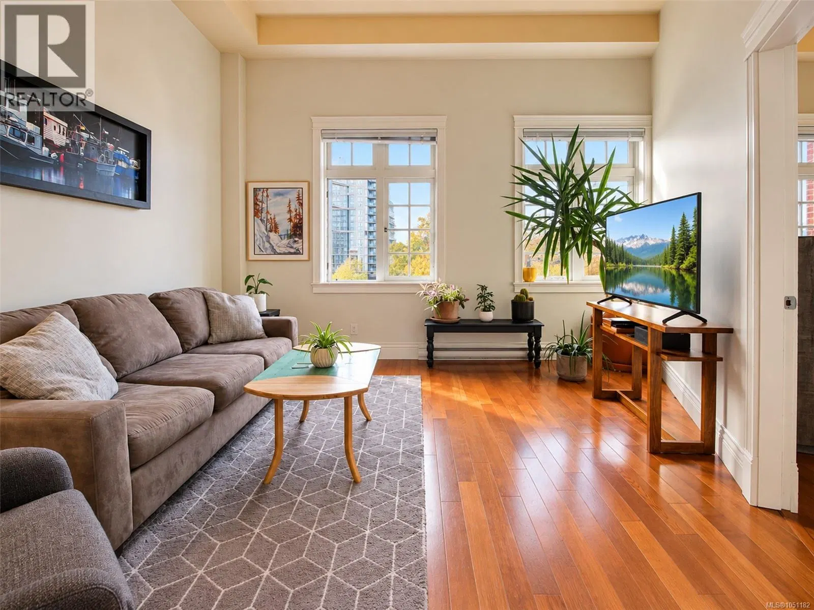 Photo 1 of 19 at #407 – 1602 Quadra Street