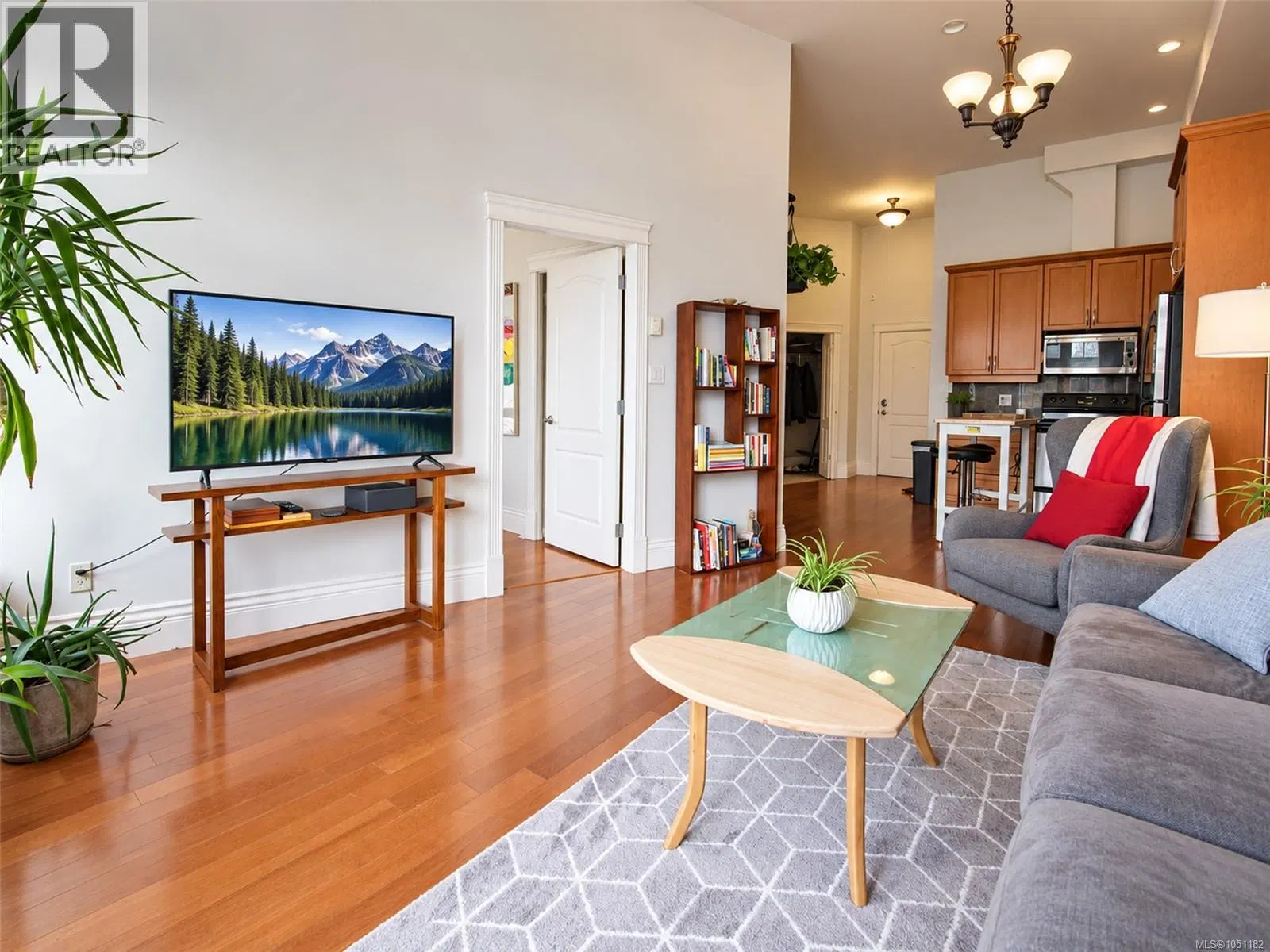 Photo 2 of 19 at #407 – 1602 Quadra Street