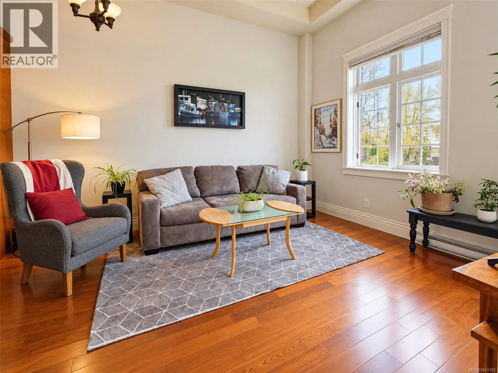 Photo 4 of 19 at #407 – 1602 Quadra Street