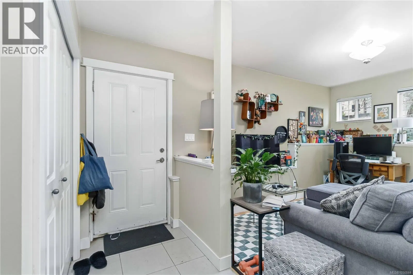 Photo 3 of 22 at 1796 Denman Street