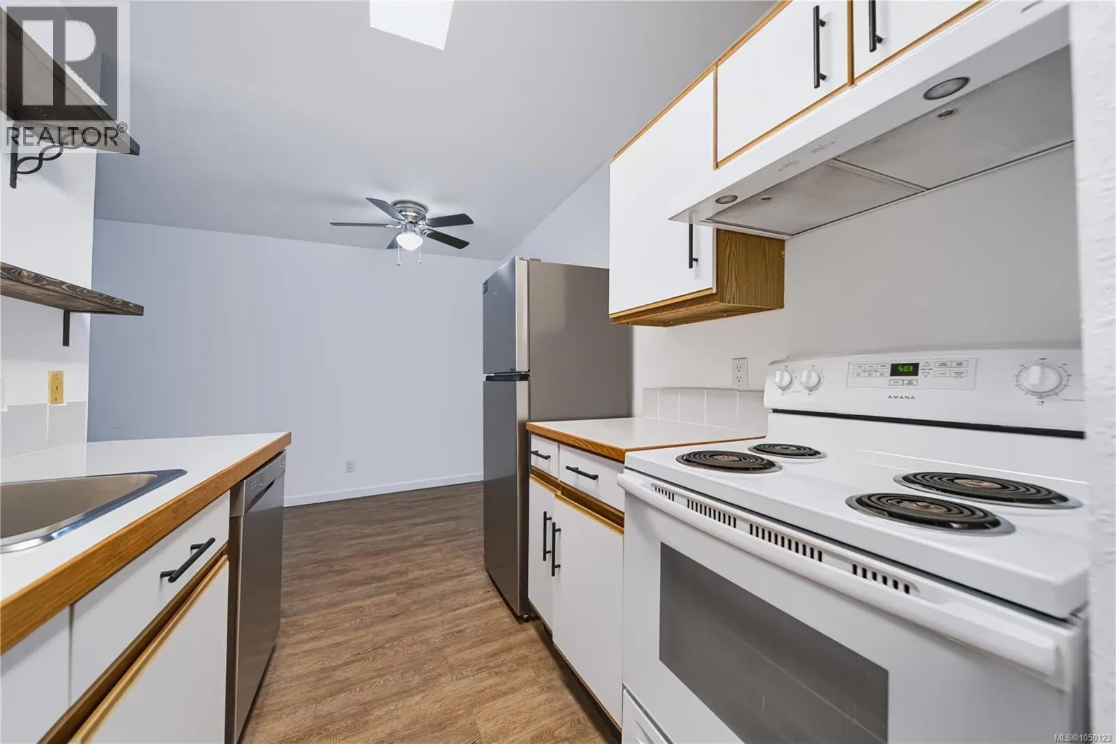 Photo 3 of 14 at #202 – 1600 Dufferin Crescent