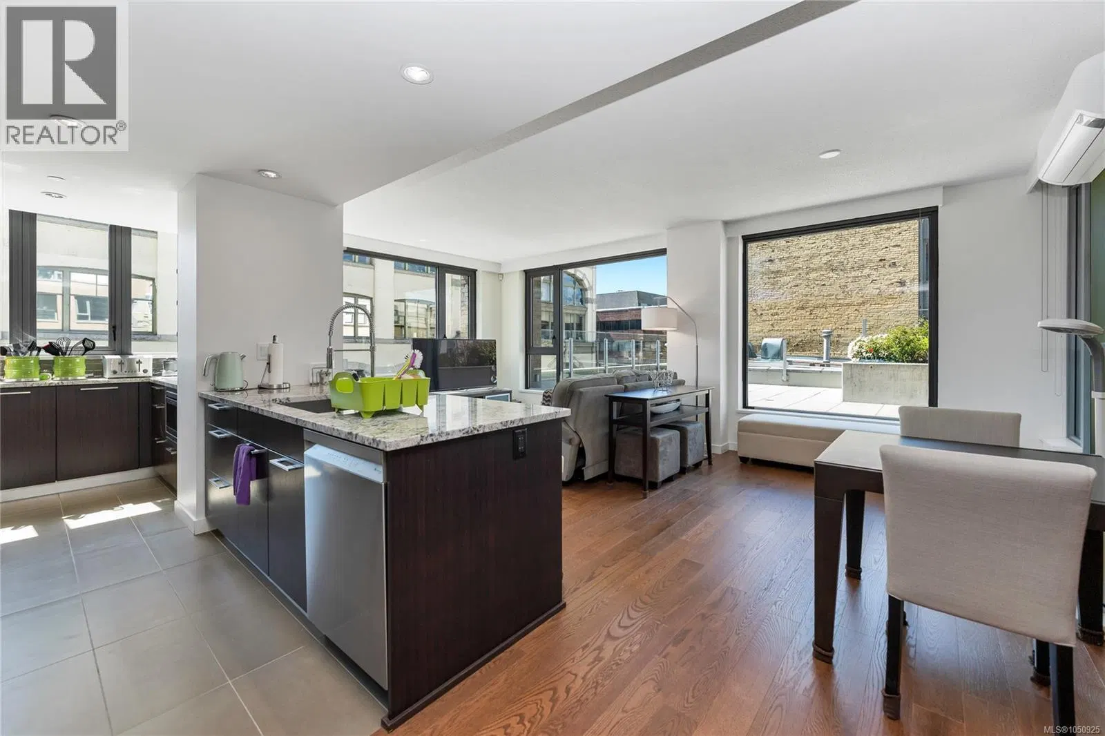 Photo 5 of 64 at #302 – 608 Broughton Street