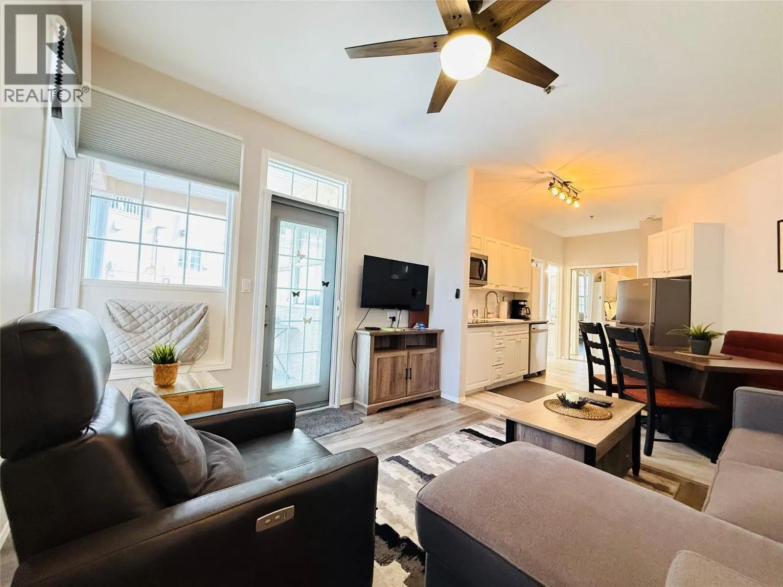 #2005 B – 5052 Riverview Road