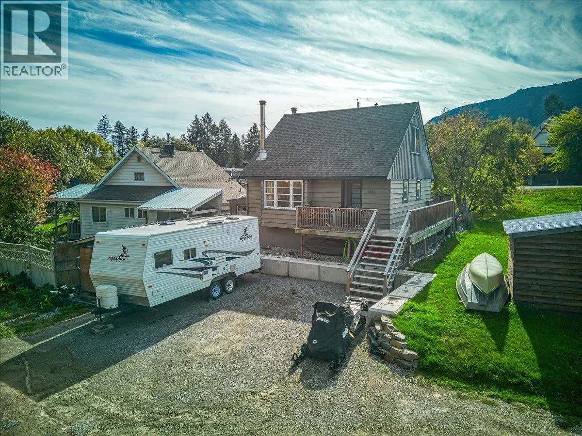Photo 4 of 67 at 4895 Selkirk Avenue