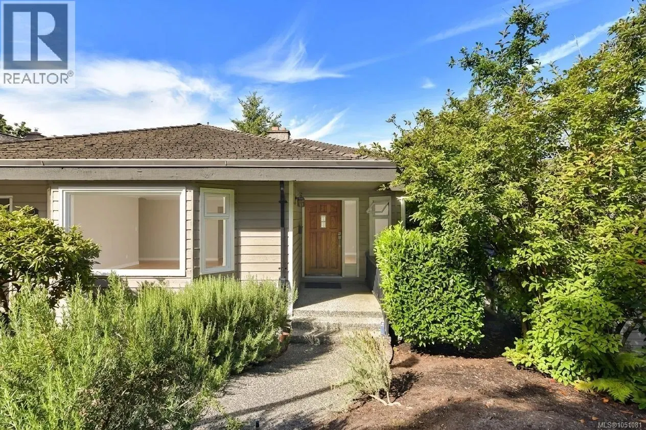 Photo 1 of 41 at #109 – 2829 Arbutus Road