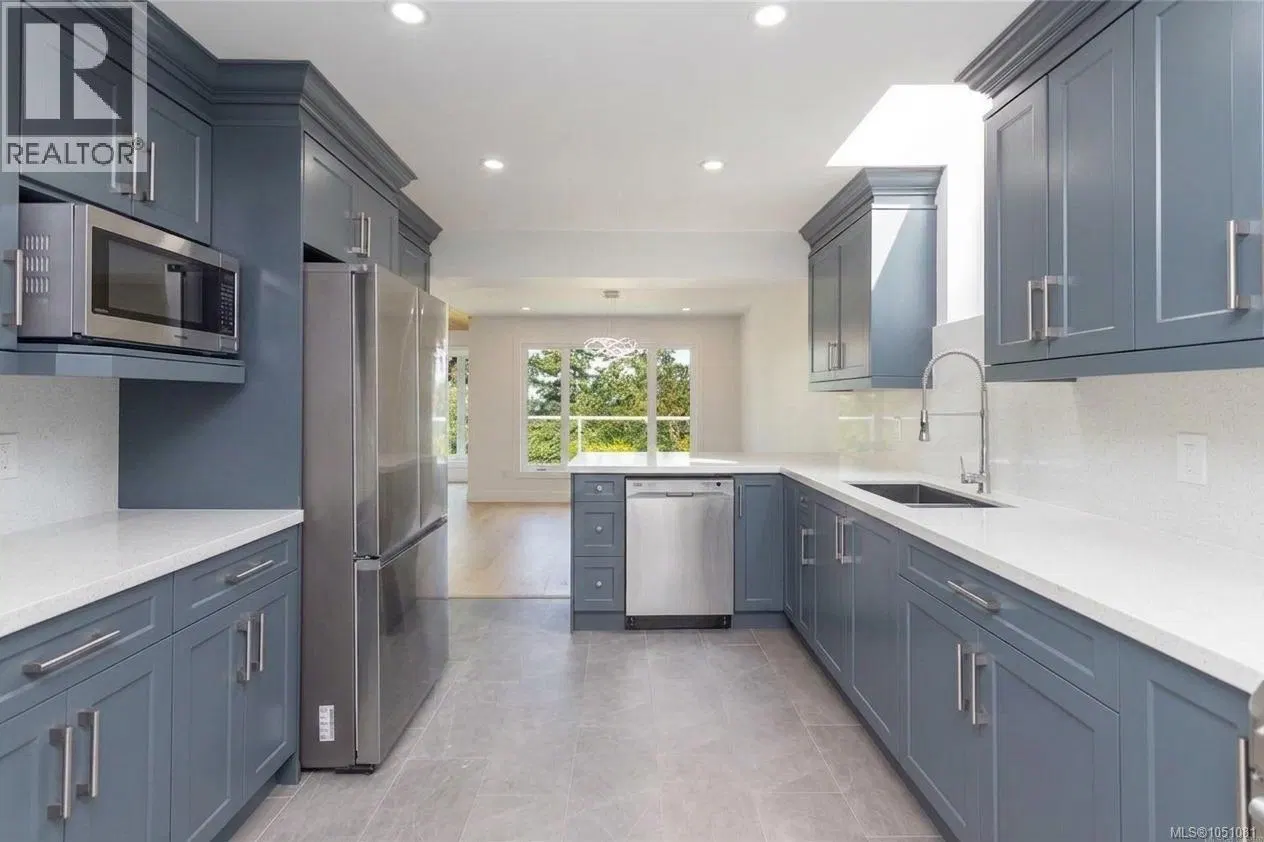 Photo 2 of 41 at #109 – 2829 Arbutus Road