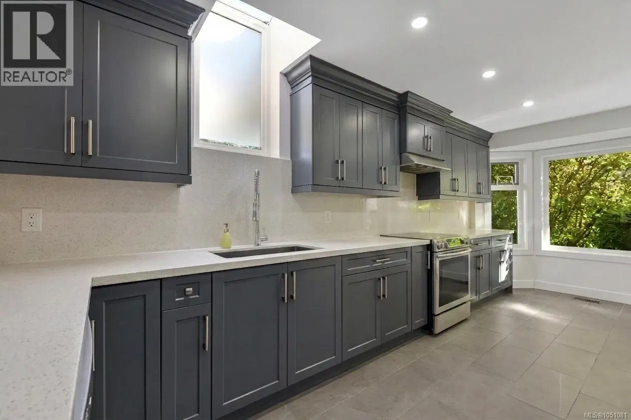 Photo 4 of 41 at #109 – 2829 Arbutus Road