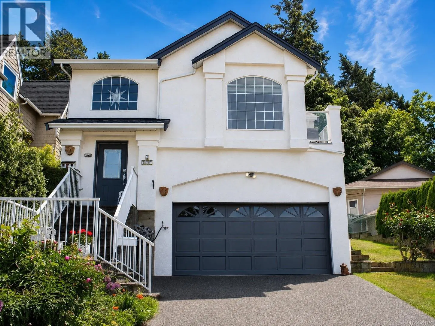 #2 – 709 Luscombe Place