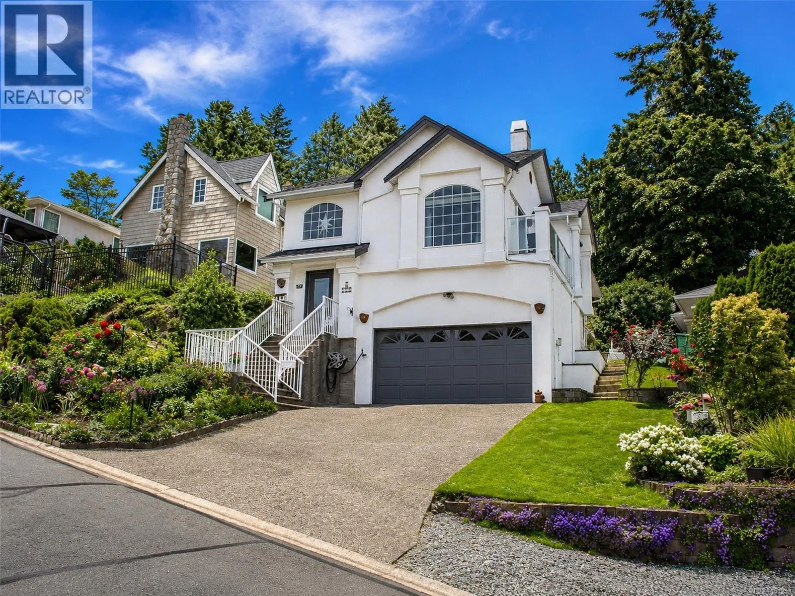 Photo 2 of 37 at #2 – 709 Luscombe Place
