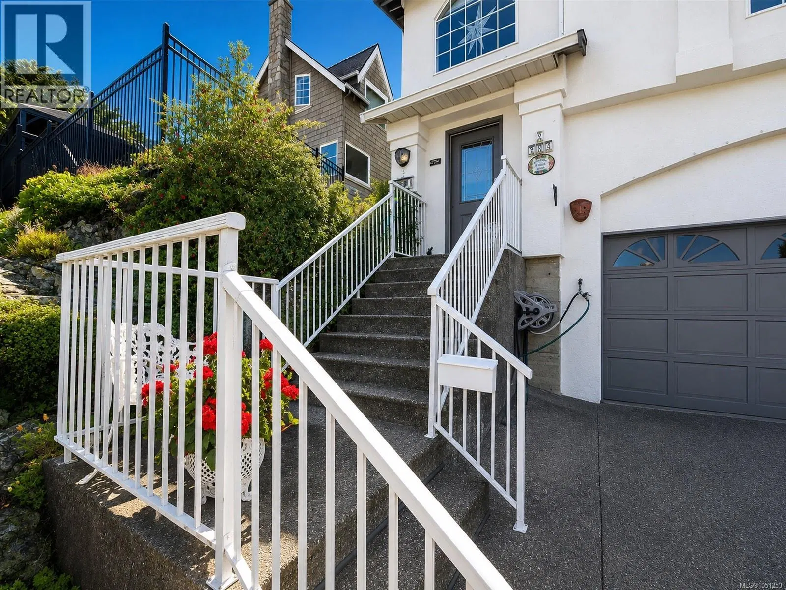 Photo 3 of 37 at #2 – 709 Luscombe Place