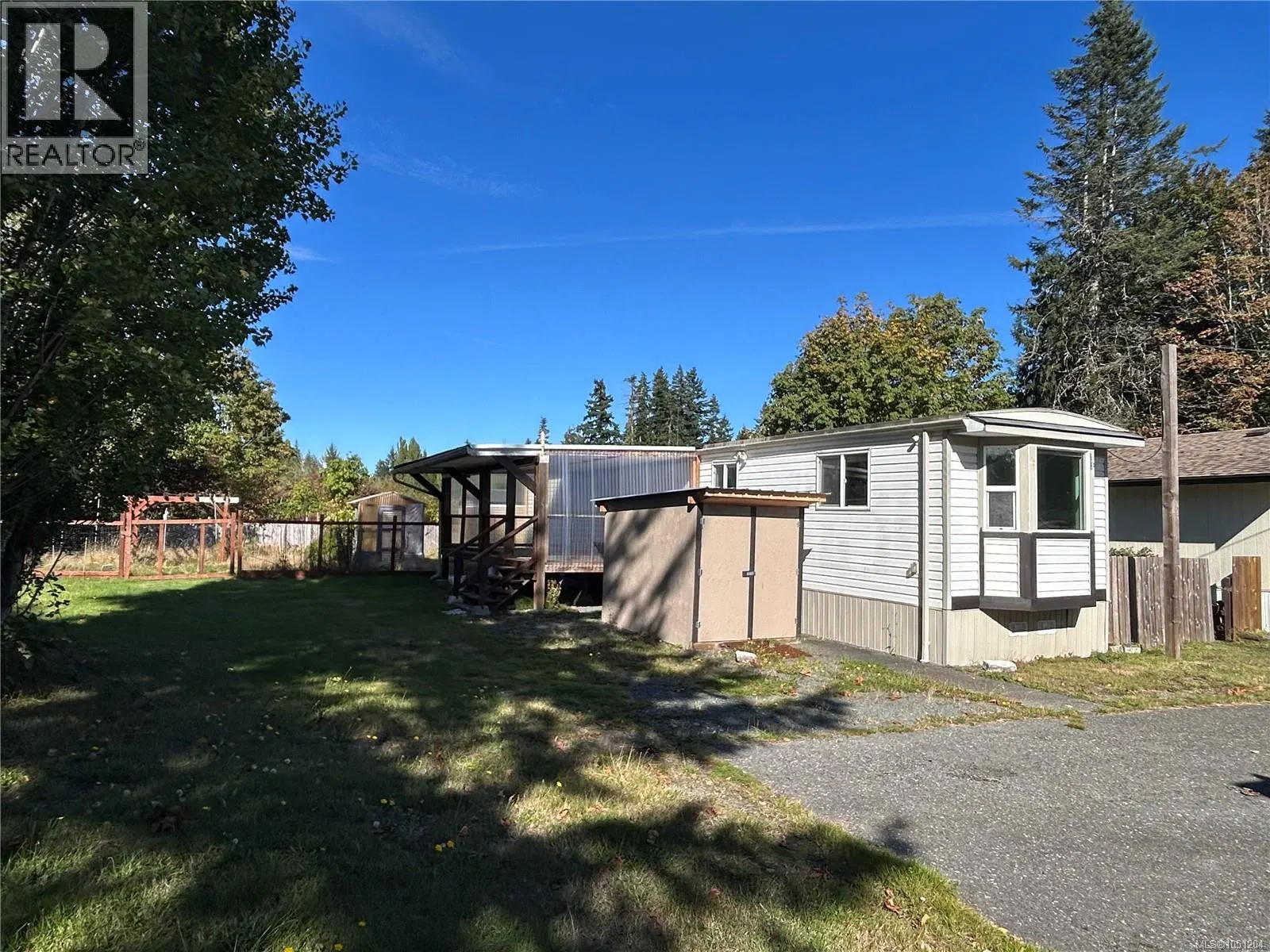 Photo 4 of 30 at #11 – 1630 Croation Road