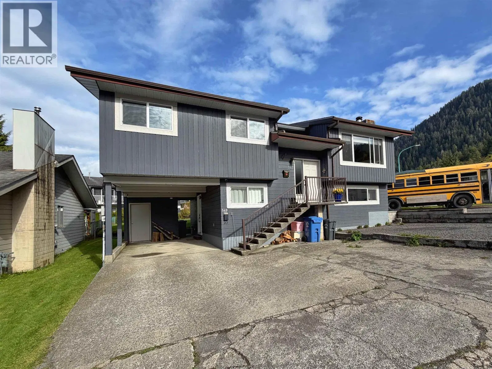 Photo 2 of 32 at 149 GULL Crescent