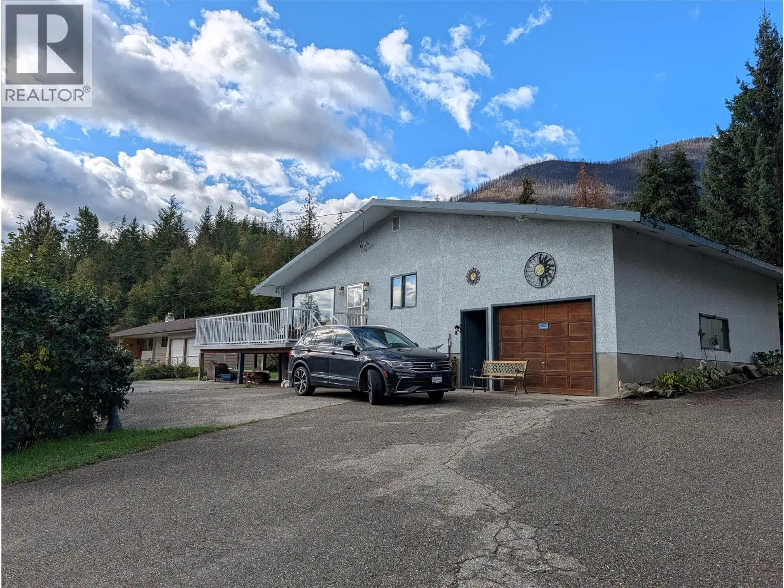 8893 Holding Road