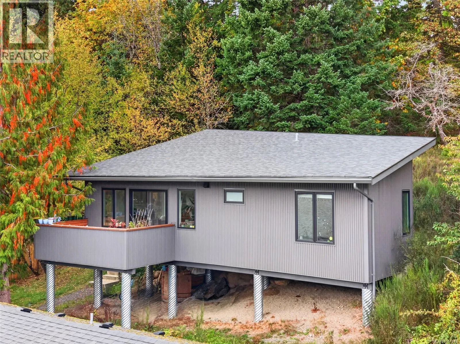 Photo 2 of 59 at 2522 Dunsmuir Avenue