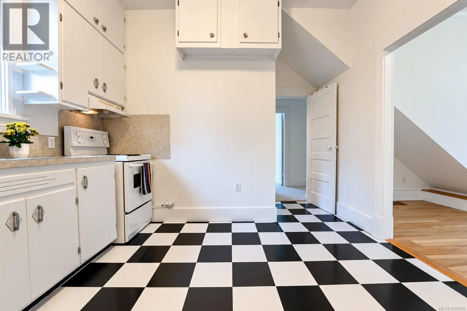Photo 4 of 50 at 1215 Queens Avenue
