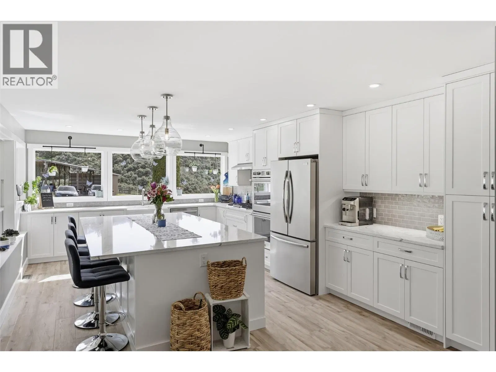 Photo 5 of 99 at 3335 SHUSWAP Road