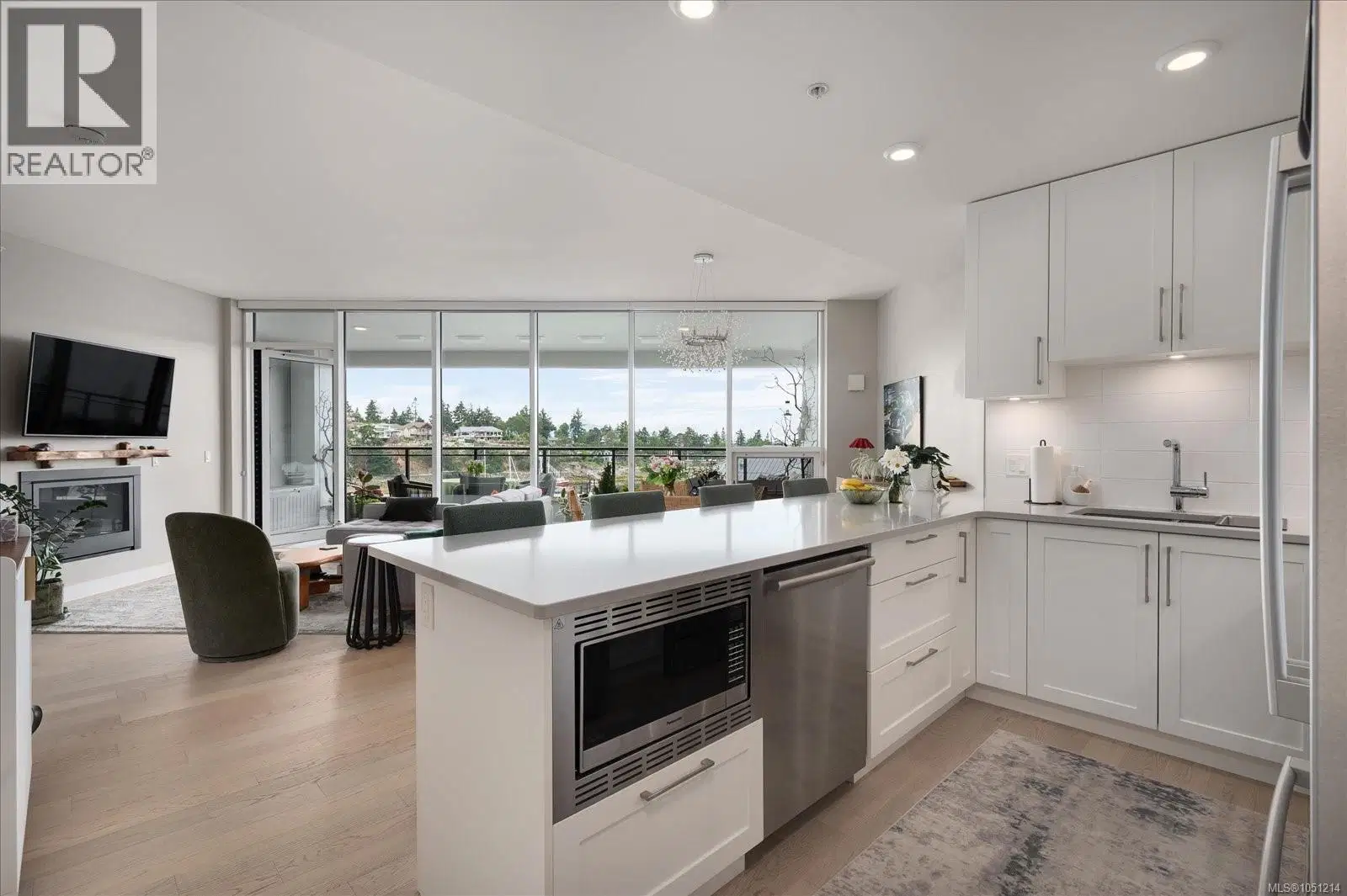 #301 – 3529 Dolphin Drive